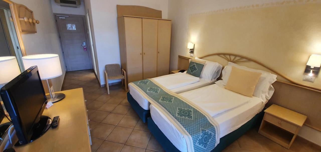 Hotel Mon Repos Baja Sardinia Luaran gambar